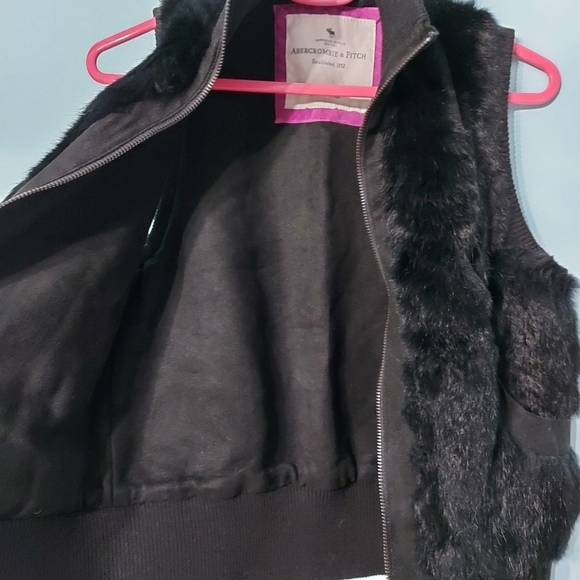 Abercrombie & Fitch Black Faux Fur Vest - Picture 7 of 7